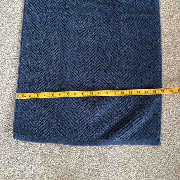 Navy Blue Fieldcrest Towel Set - Picture 4 of 8